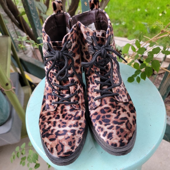 Velvet cheeta combat lace up ankle boots 8.5 - Picture 8 of 9